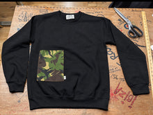 Load image into Gallery viewer, Black camo pocket sweatshirt
